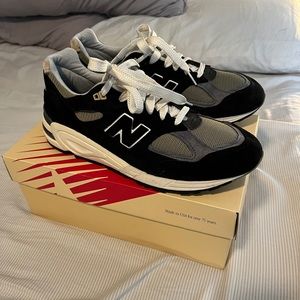 NEW BALANCE 990V2 MADE IN USA (BLACK) like new size 10.5